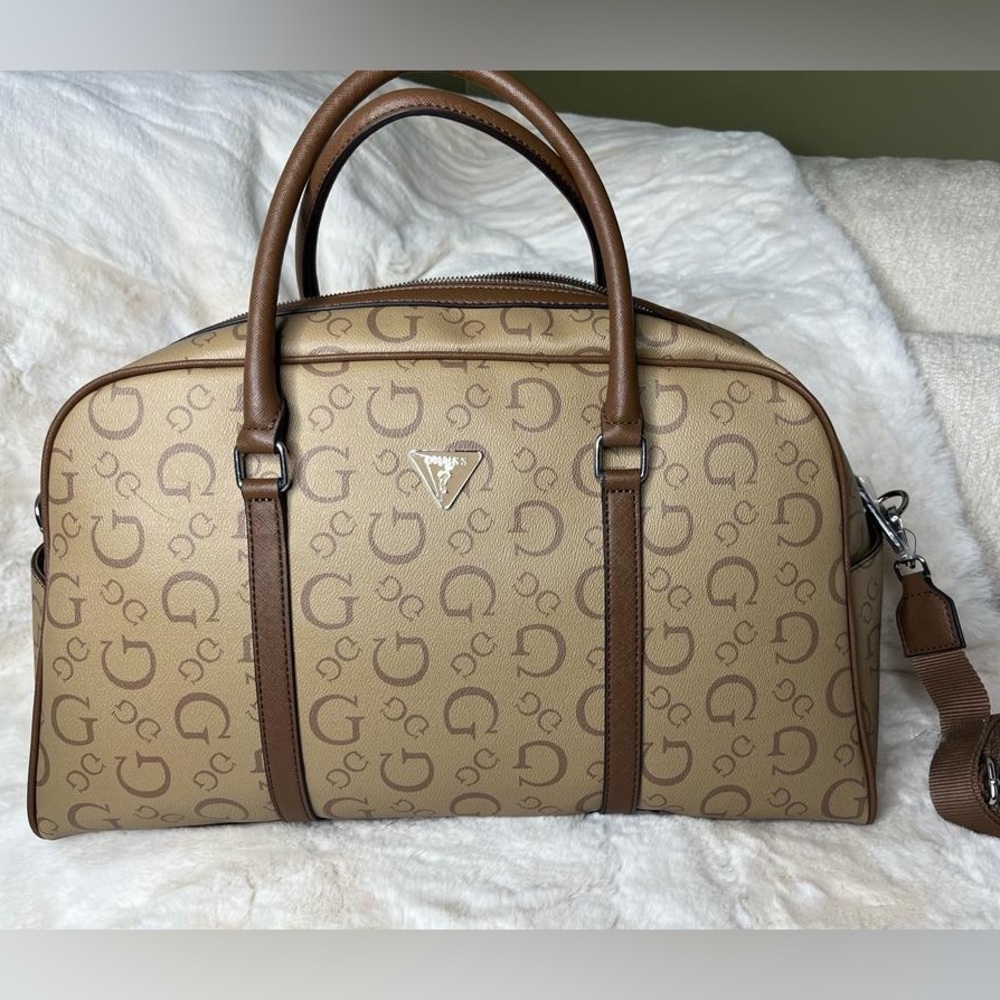This is an Authentic Guess Bag At low price🤩.